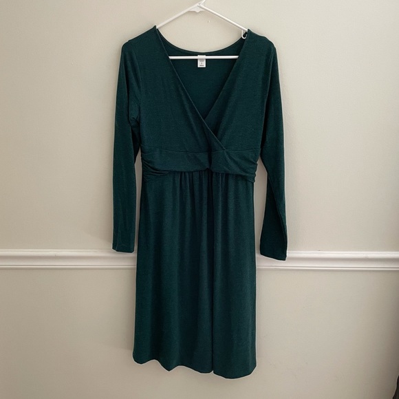 Old Navy Women’s Green Long Sleeved Maternity Dress - Picture 2 of 4